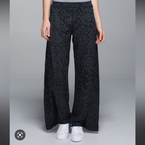 Lululemon hippy style pants - Picture 2 of 2